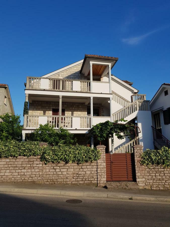 Apartments Milicic Херцег Нови Екстериор снимка